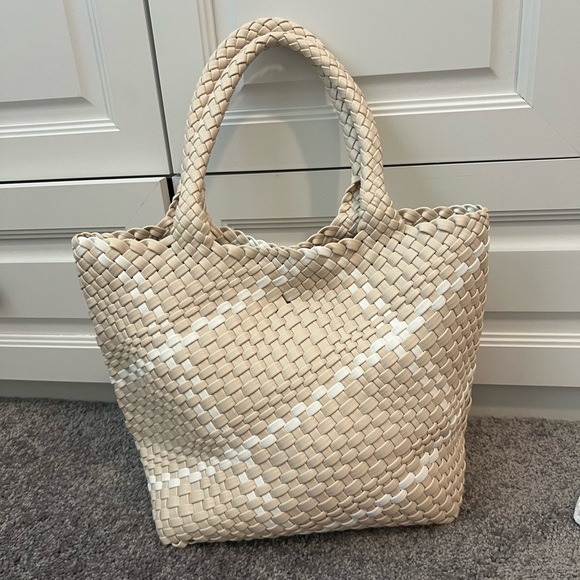 NWOT/ 2 pc Elegant Woven Tote Bag/w zippered pouch - Picture 1 of 8